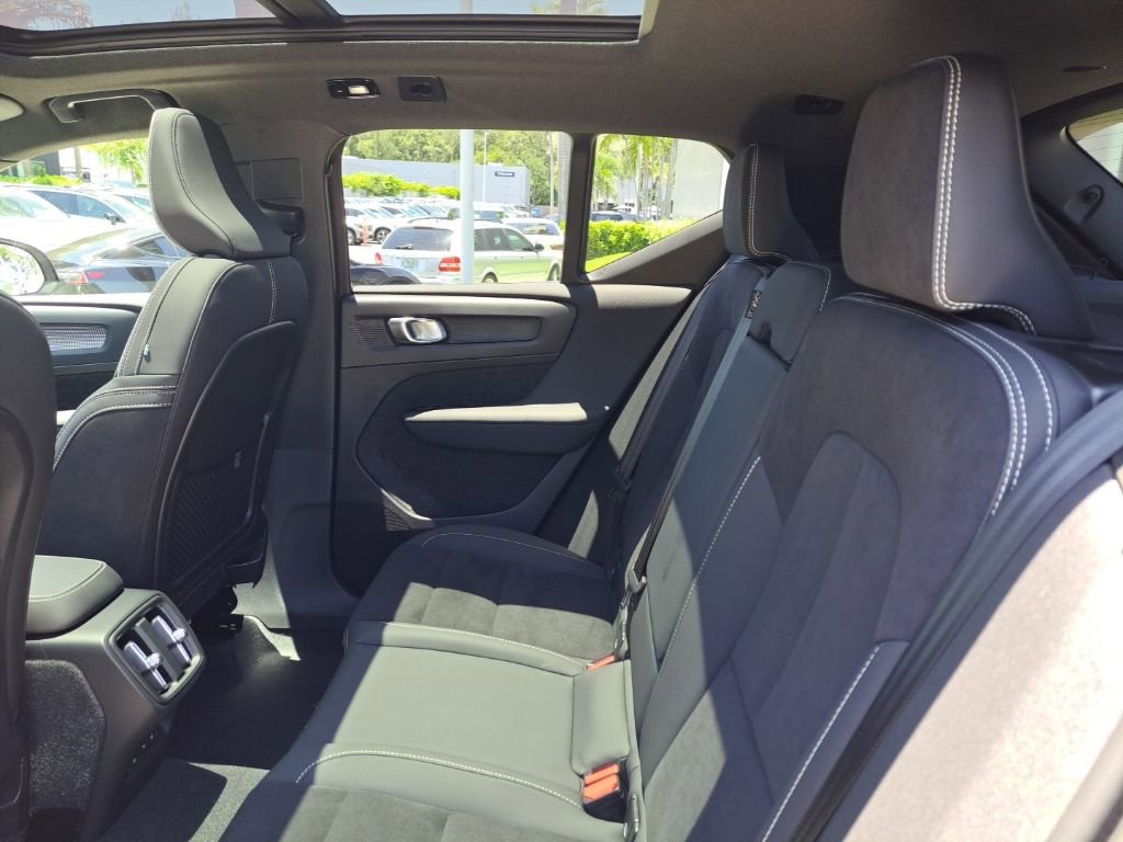 Used 2023 Volvo XC40 B5 Plus w/ Climate Package image 8