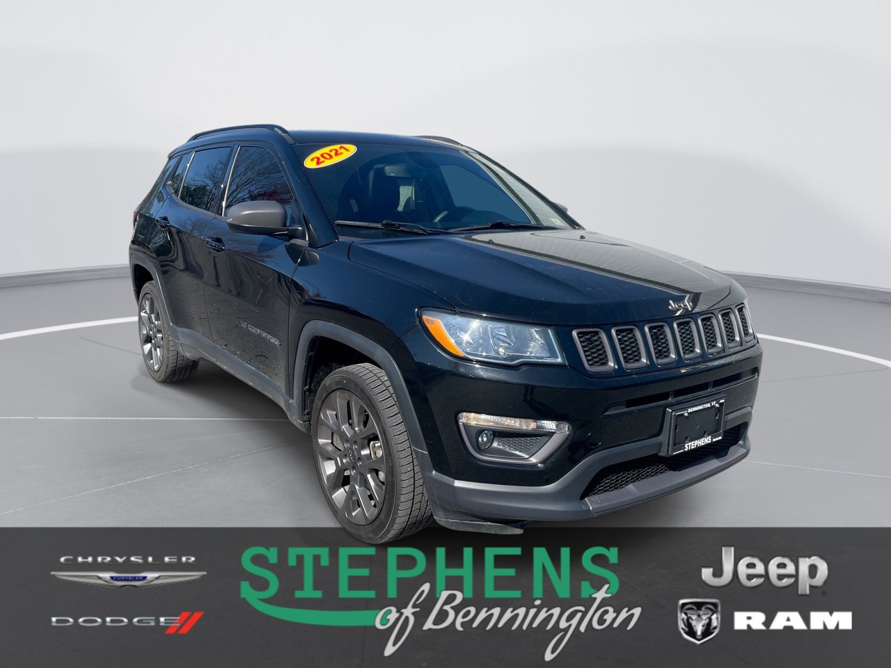 Used 2021 Jeep Compass Latitude w/ Sun and Sound Group AWD/4WD image 1