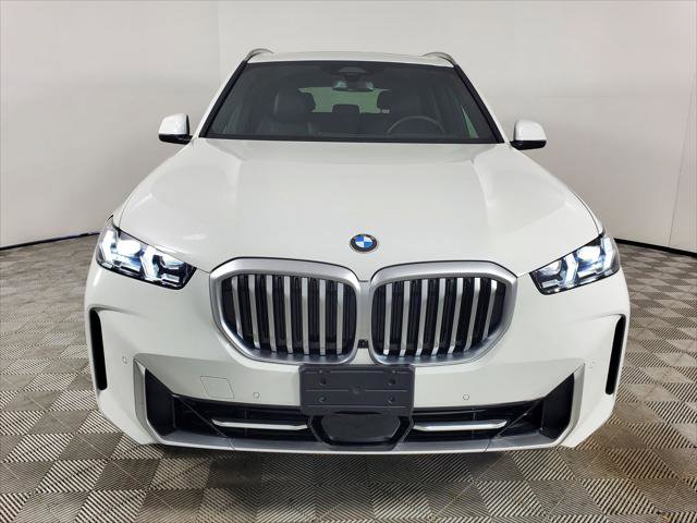 Used 2025 BMW X5 xDrive40i w/ Parking Assistance Package AWD/4WD image 3