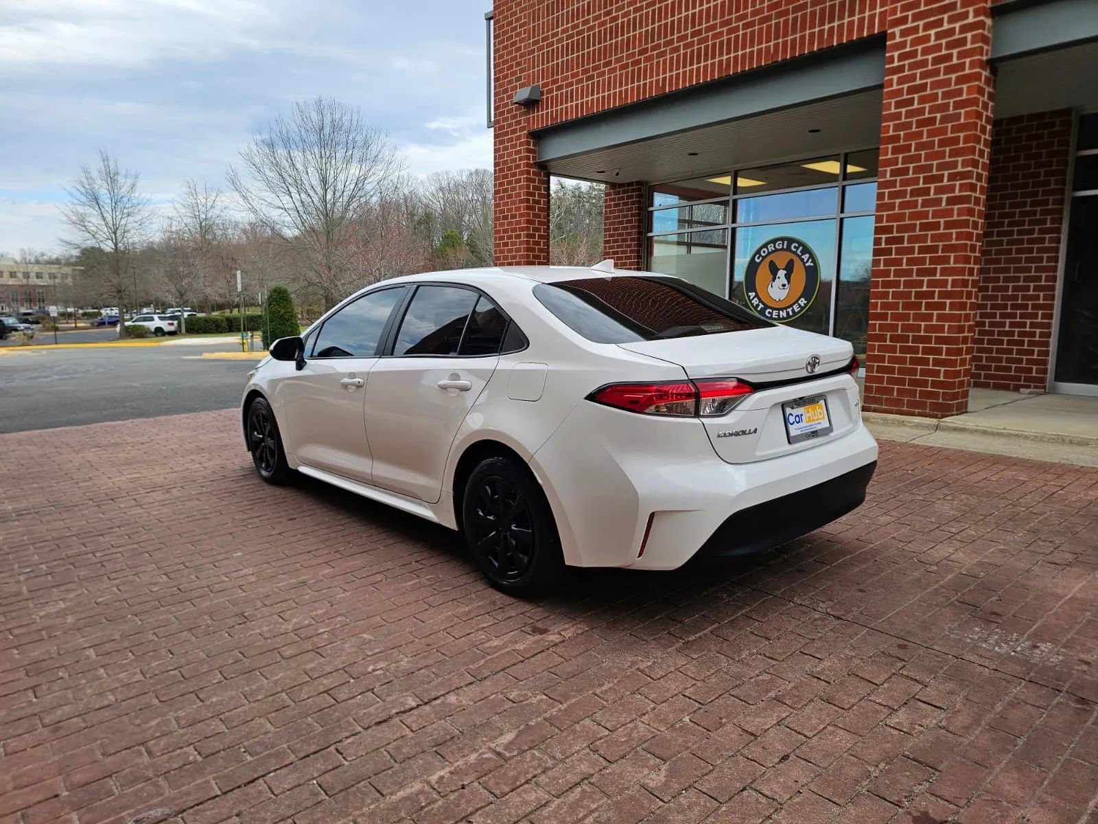 Used 2021 Toyota Corolla LE FWD image 4