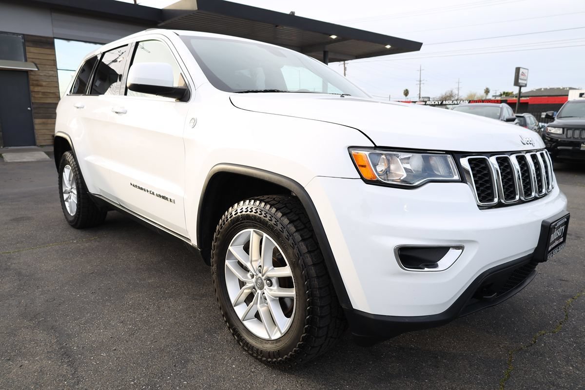 Used 2017 Jeep Grand Cherokee Laredo w/ Quick Order Package 23E AWD/4WD image 36