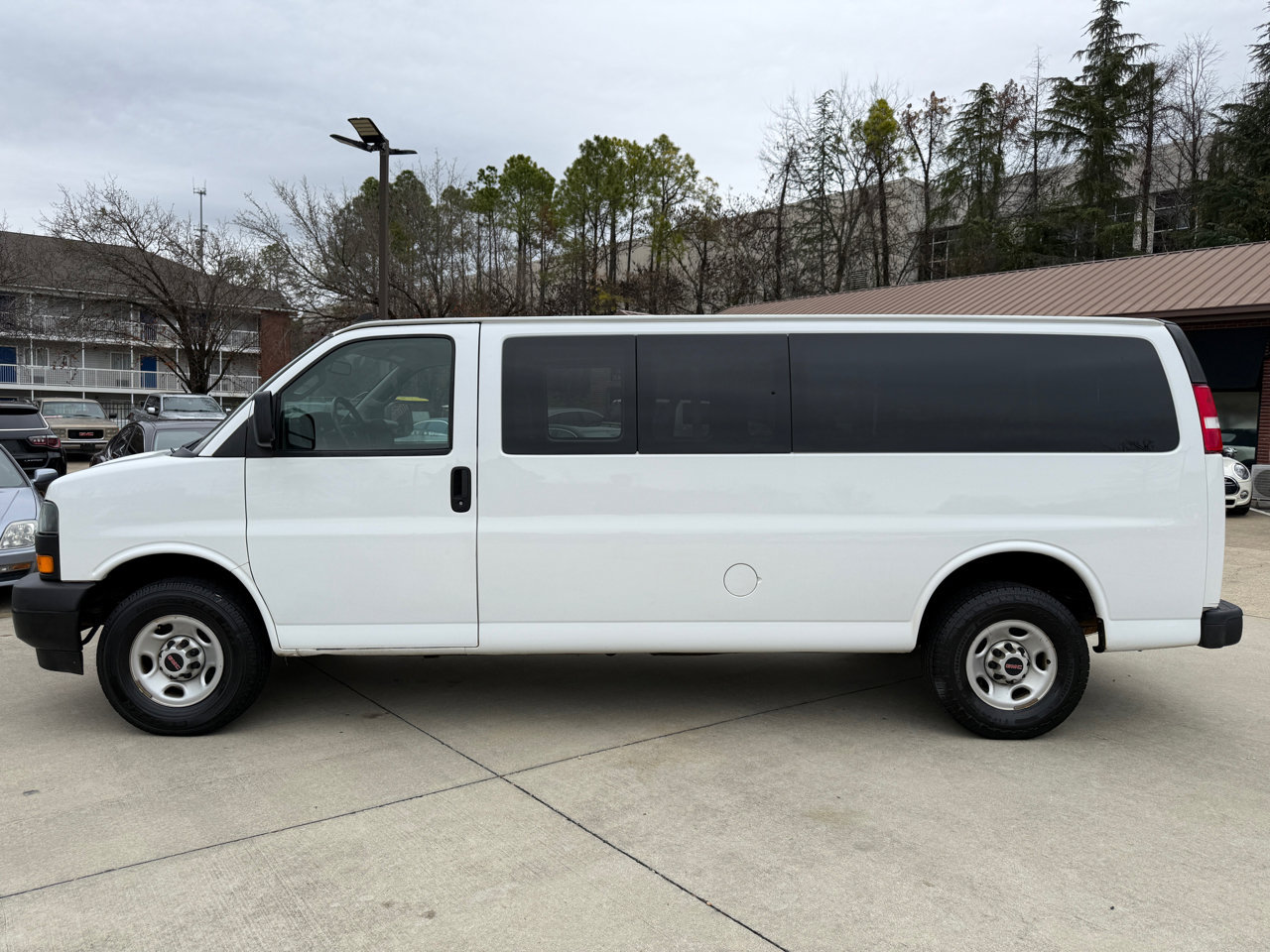 Used 2023 GMC Savana 3500 LS image 2