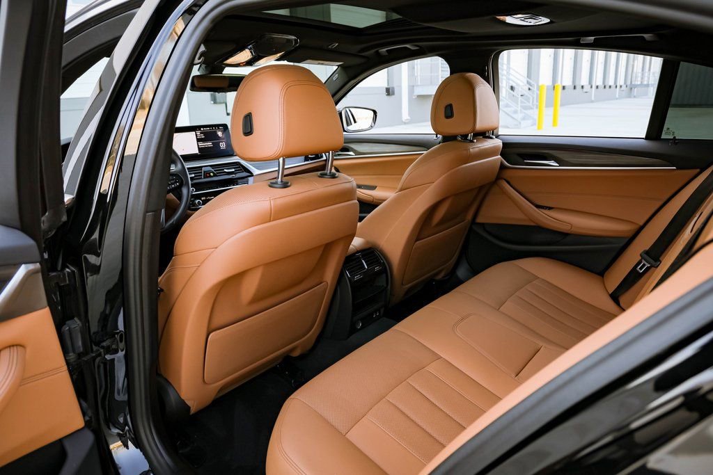 Used 2021 BMW 540i w/ Convenience Package image 29