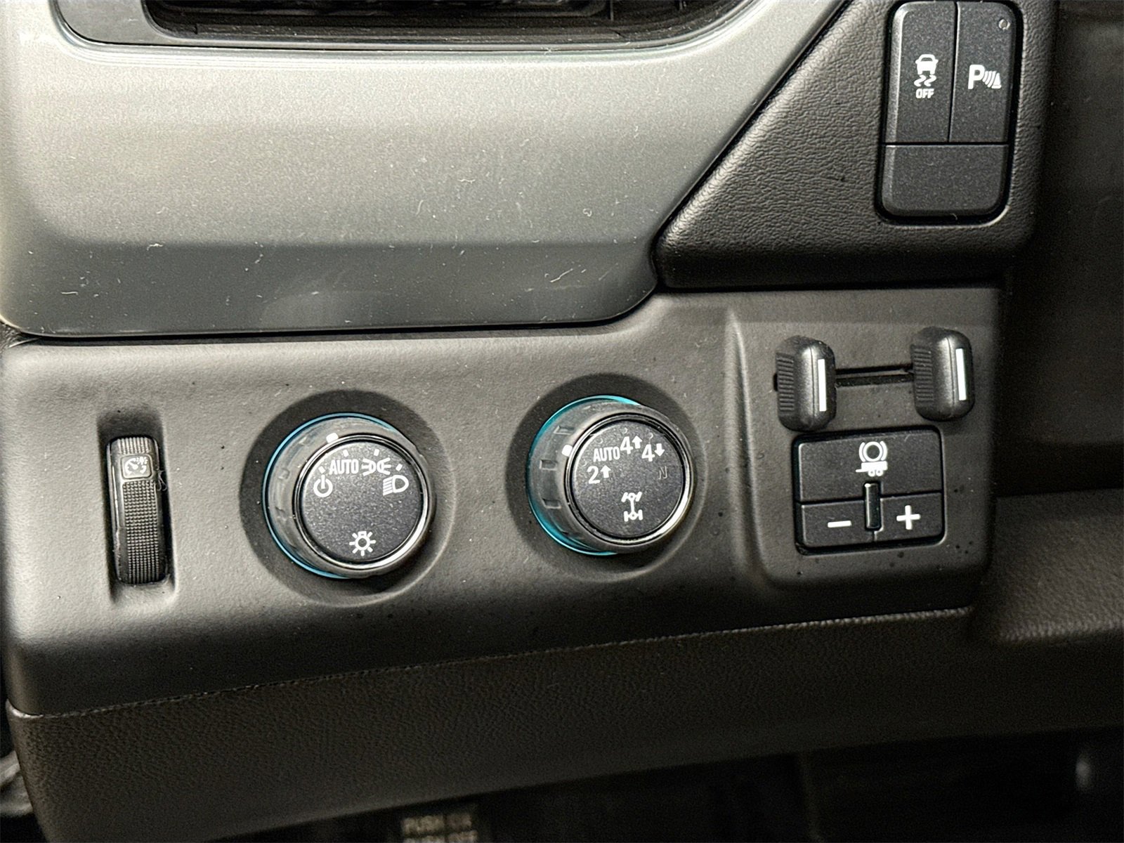 Used 2019 Chevrolet Suburban LS w/ All-Season Package image 10