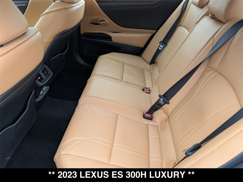Used 2023 Lexus ES 300h w/ Accessory Package (Z2) image 4