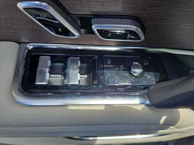 New 2025 Land Rover Range Rover Long Wheelbase SE image 28