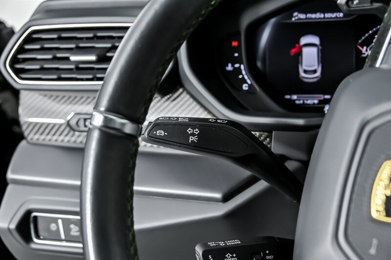 Used 2022 Lamborghini Urus AWD/4WD image 32