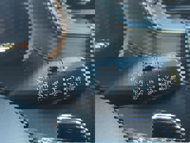 Used 2025 Jeep Grand Cherokee Laredo image 25