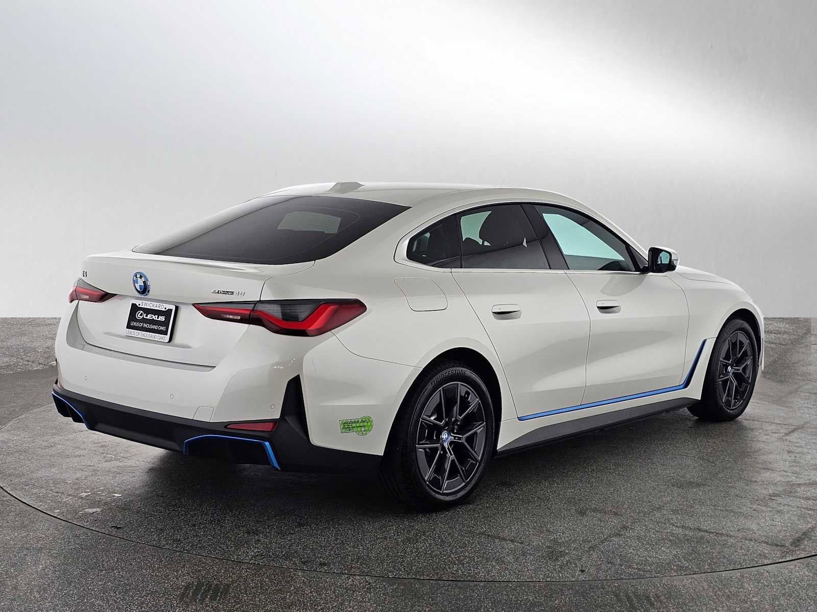 Used 2023 BMW i4 eDrive40 RWD image 3