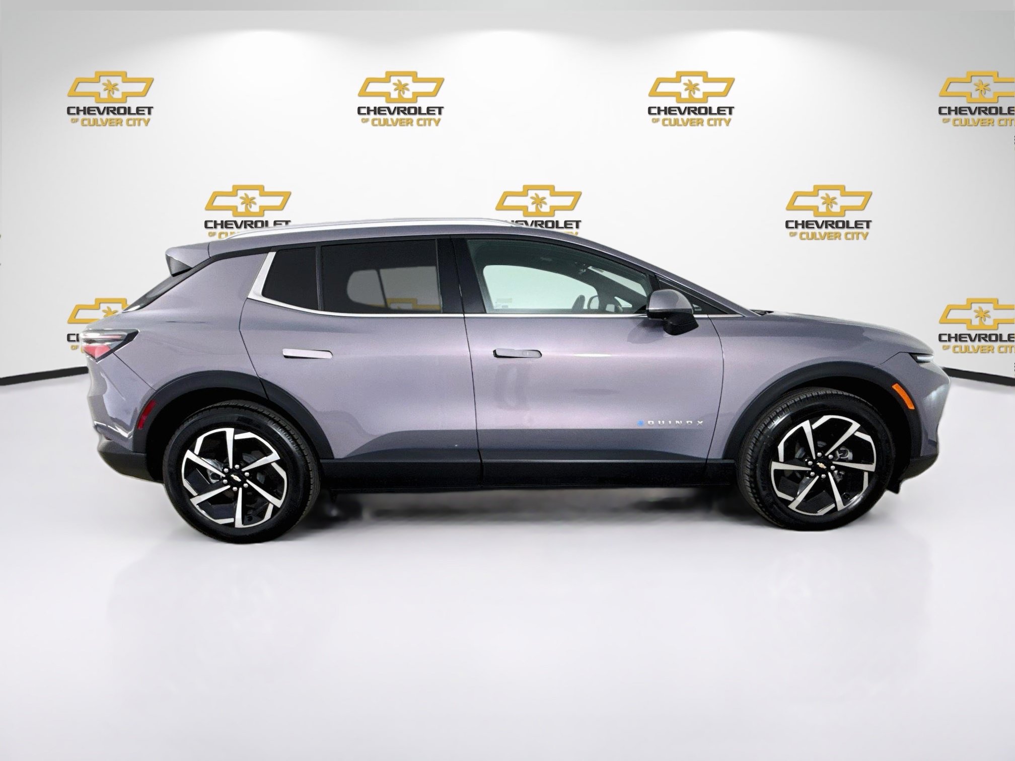 Used 2026 Chevrolet Equinox EV LT w/ LPO, All-Weather Mat Package FWD image 9