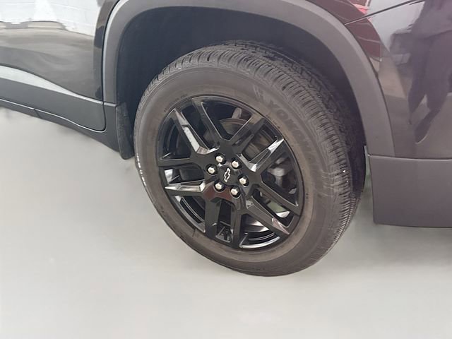 Used 2021 Chevrolet Traverse LS w/ LPO, Black Accent Package FWD image 31