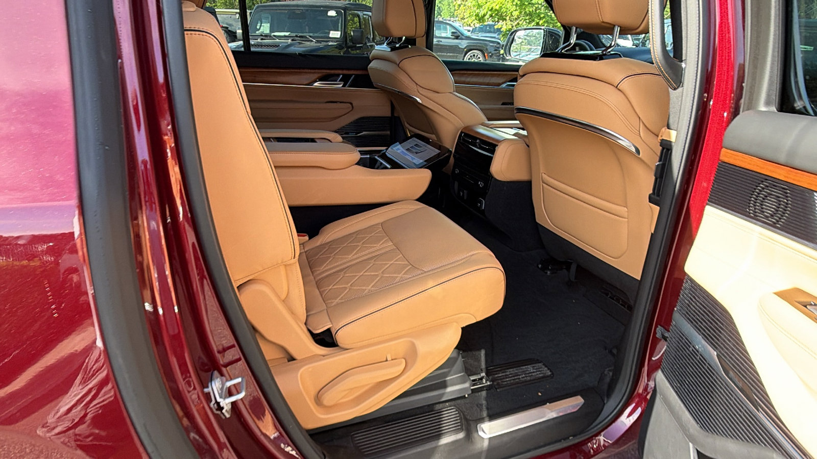 Used 2025 Jeep Grand Wagoneer L Series III AWD/4WD image 21