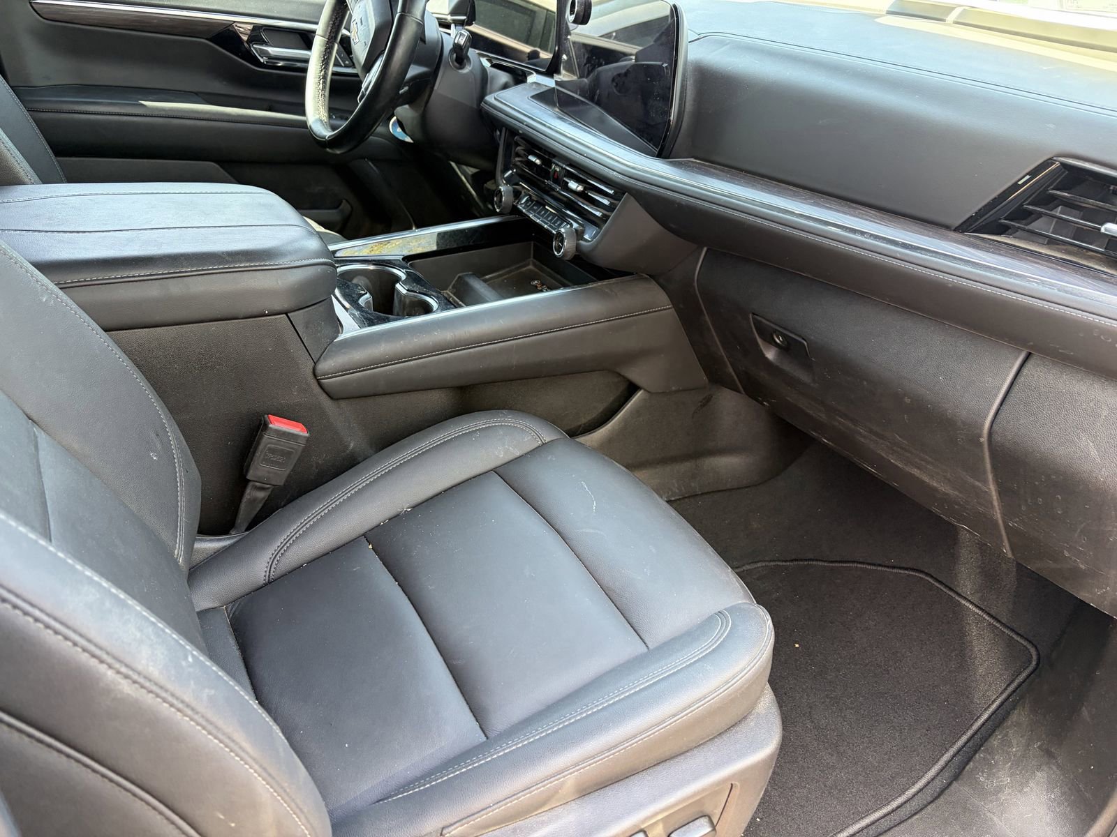Certified 2025 Chevrolet Suburban LT w/ Comfort Package AWD/4WD image 9