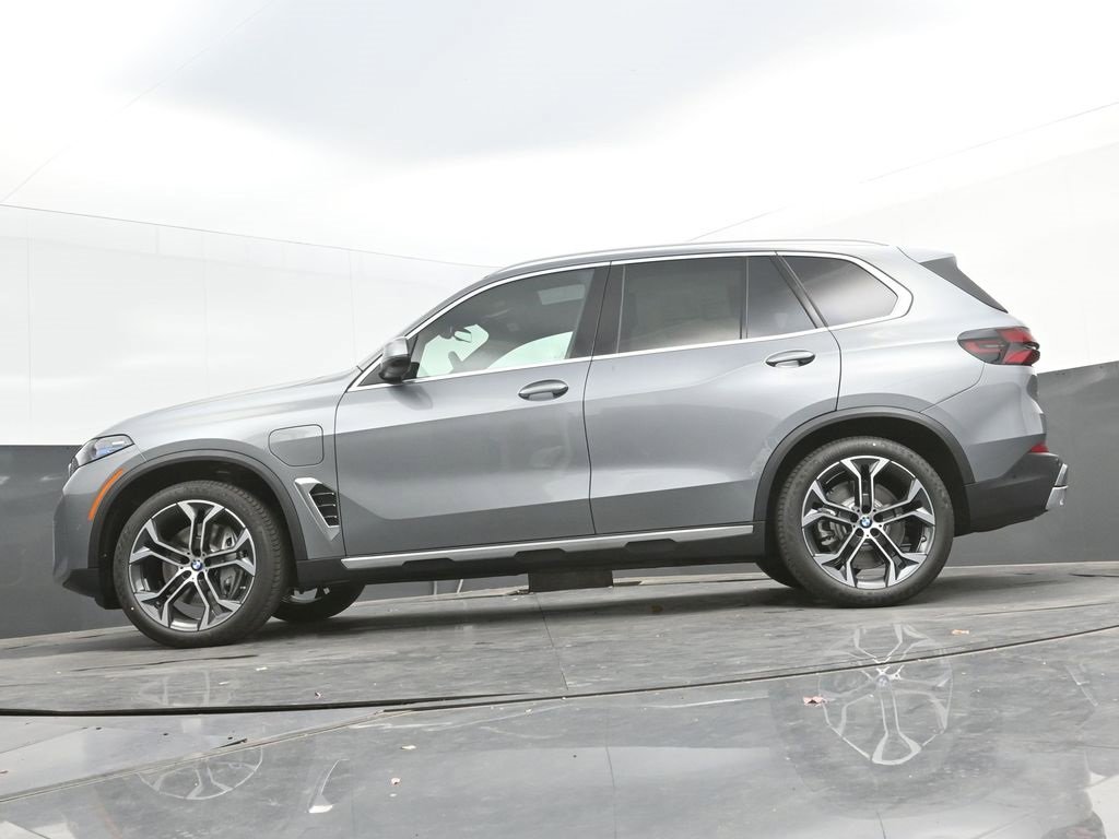 Used 2026 BMW X5 xDrive50e w/ Premium Package image 41
