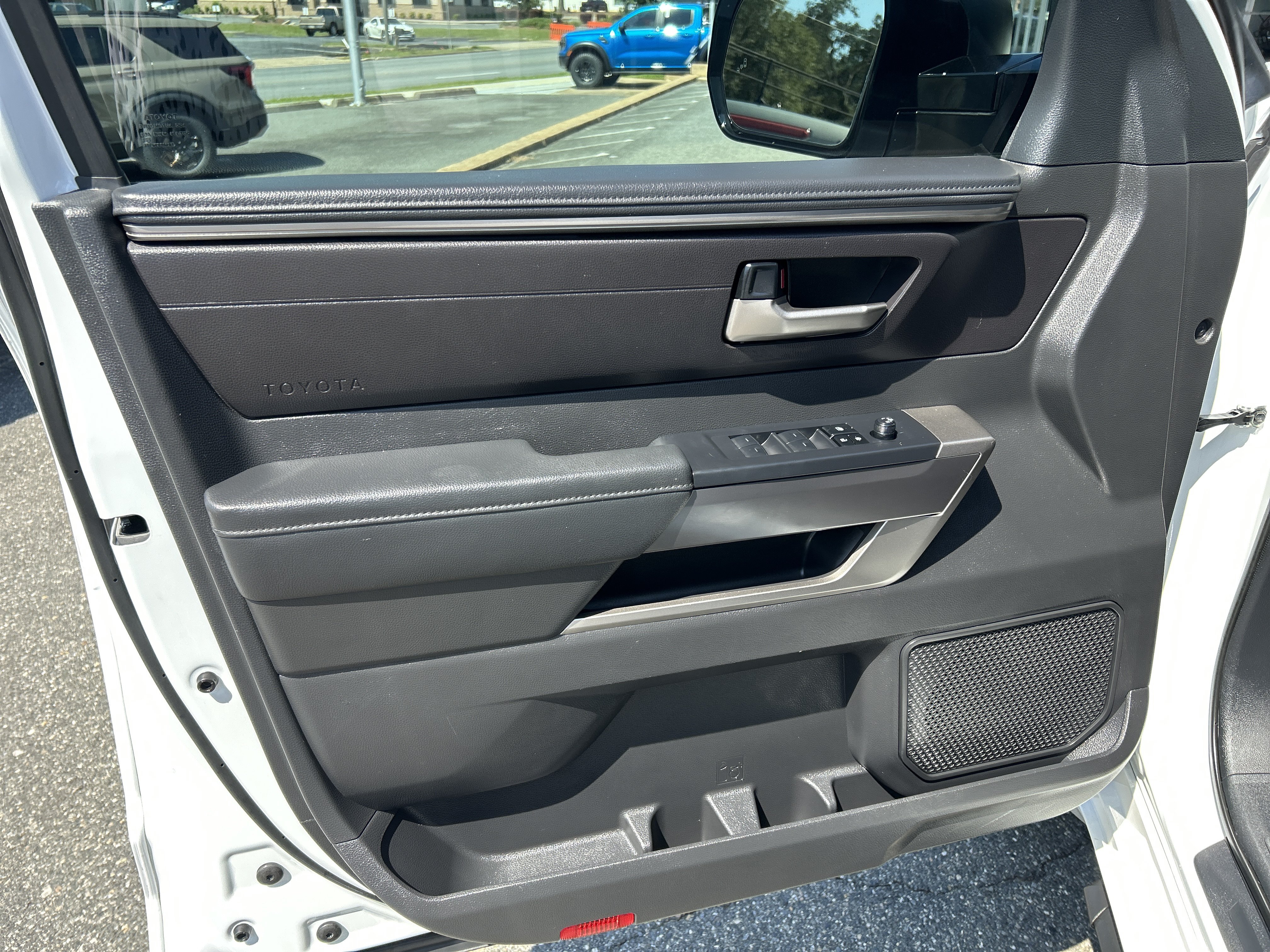 Used 2024 Toyota Tundra SR5 w/ SR5 Convenience Package AWD/4WD image 9