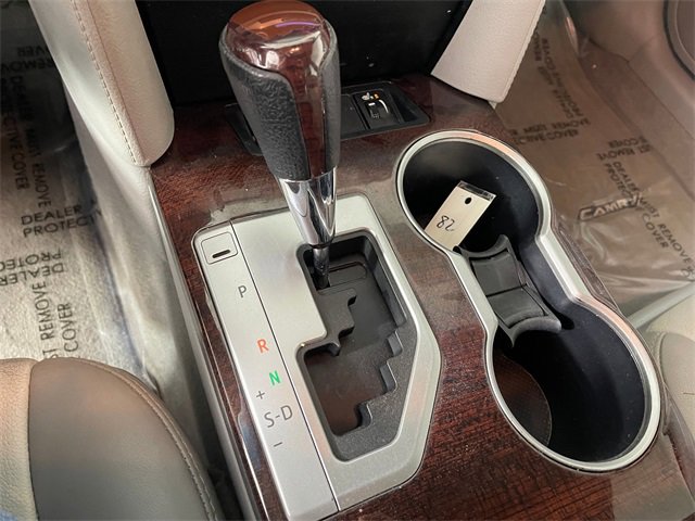 Used 2012 Toyota Camry L image 10