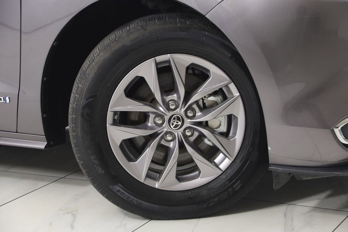 Used 2021 Toyota Sienna XLE FWD image 16