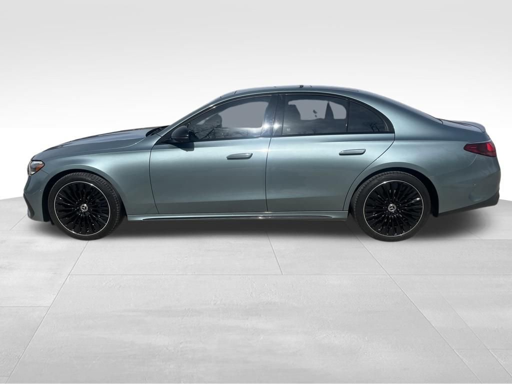 Used 2024 Mercedes-Benz E 350 4MATIC Sedan image 2