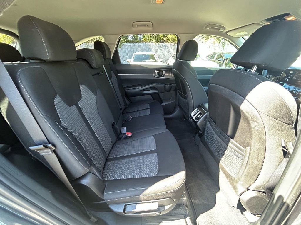 Used 2023 Kia Sorento LX image 23