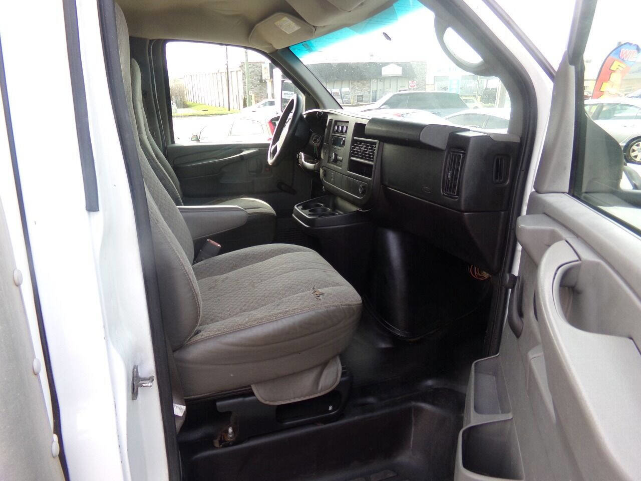 Used 2009 Chevrolet Express 3500 image 16