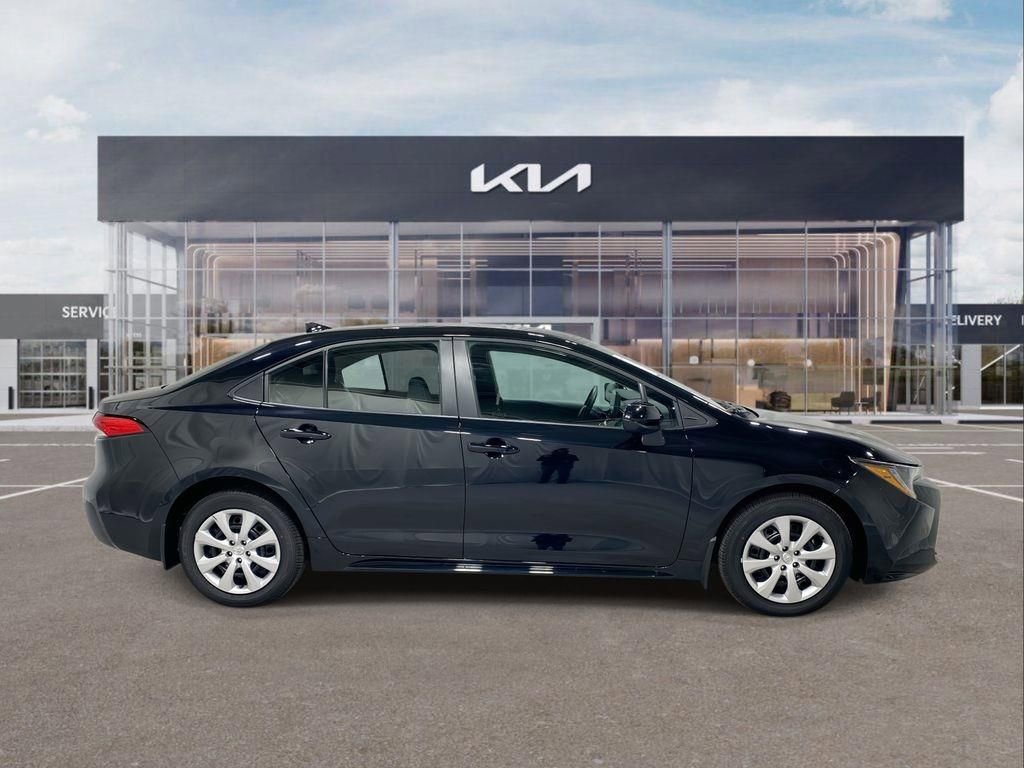 Used 2025 Toyota Corolla LE image 9