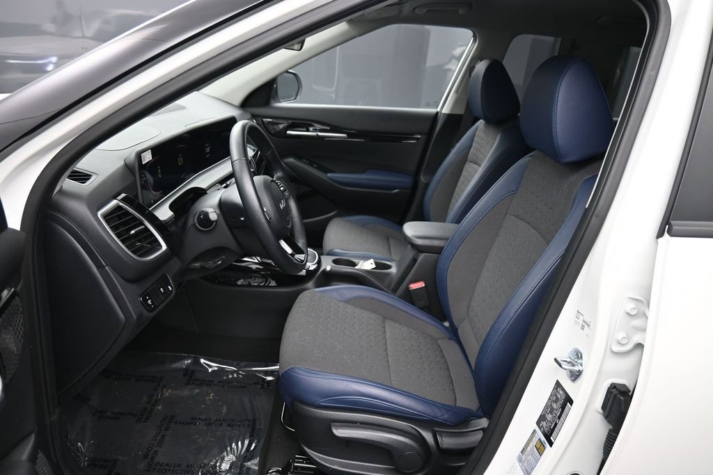 Used 2025 Kia Seltos S AWD/4WD image 18