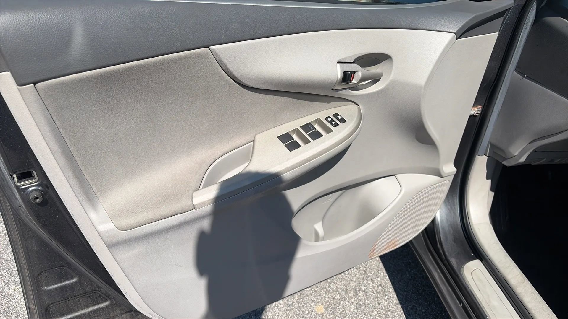 Used 2010 Toyota Corolla LE image 26