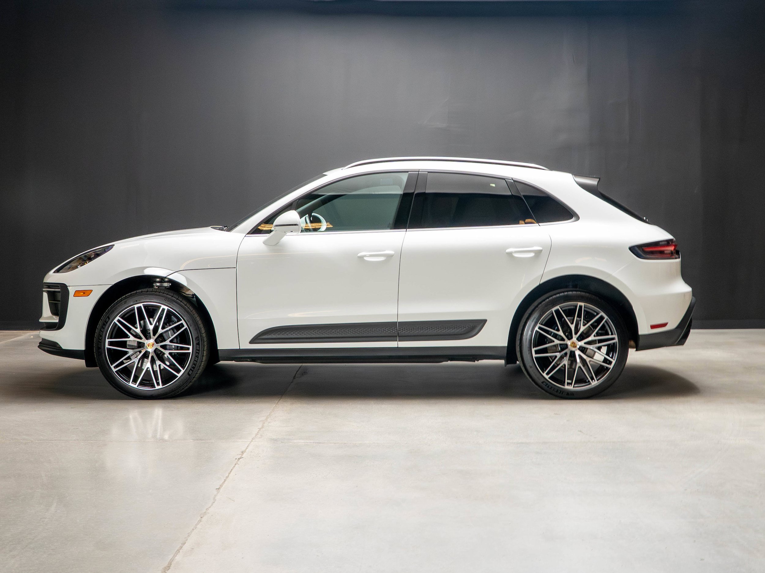 Certified 2026 Porsche Macan AWD/4WD image 2
