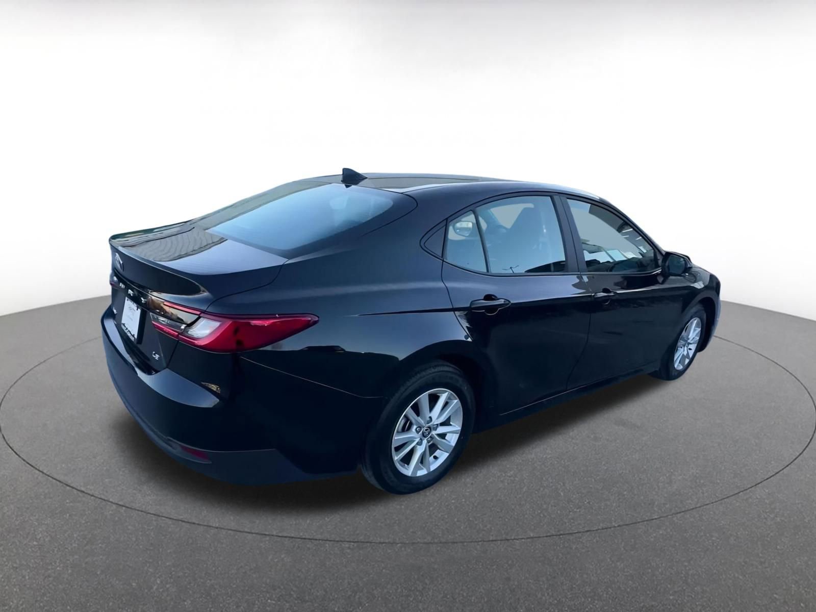 Used 2025 Toyota Camry LE image 15