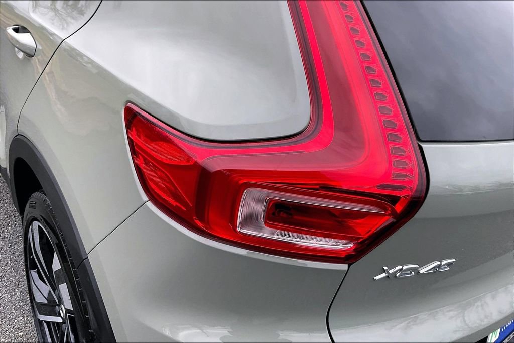 Certified 2024 Volvo XC40 B5 Plus w/ Climate Package image 23