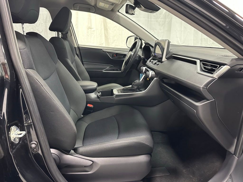 Used 2025 Toyota RAV4 LE image 59