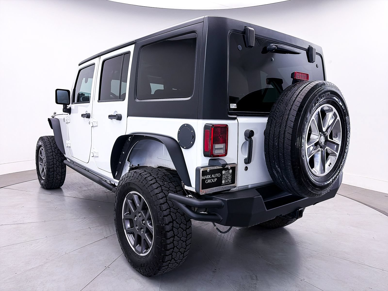 Used 2016 Jeep Wrangler Unlimited Sahara w/ Connectivity Group AWD/4WD image 11