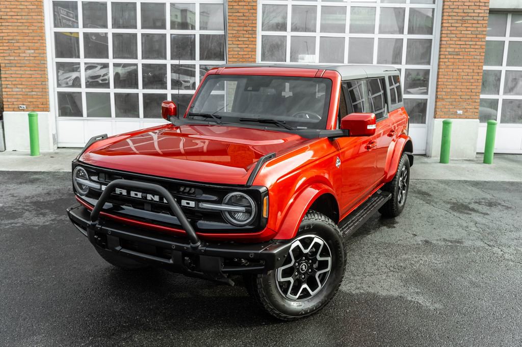 Used 2023 Ford Bronco Outer Banks image 2