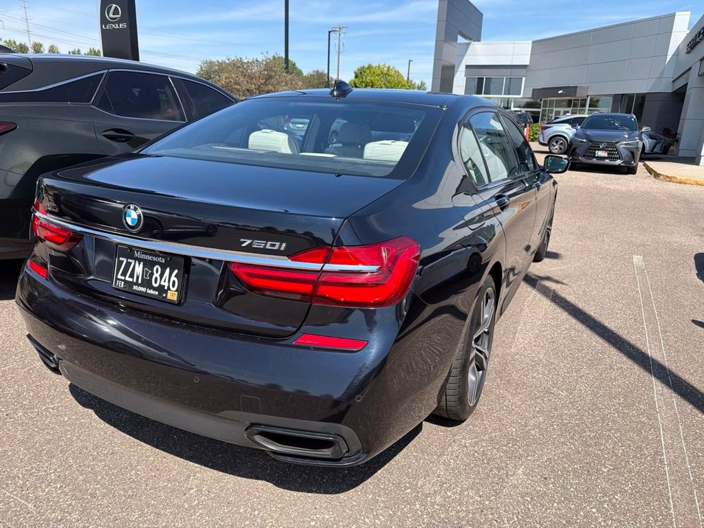 Used 2016 BMW 750i xDrive AWD/4WD image 21