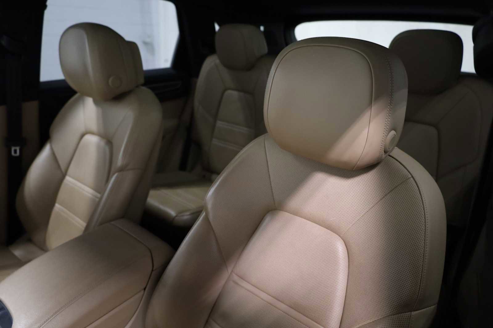 Used 2019 Porsche Cayenne image 19