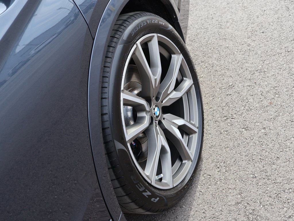 Used 2022 BMW X7 M50i w/ Dynamic Handling Package AWD/4WD image 43