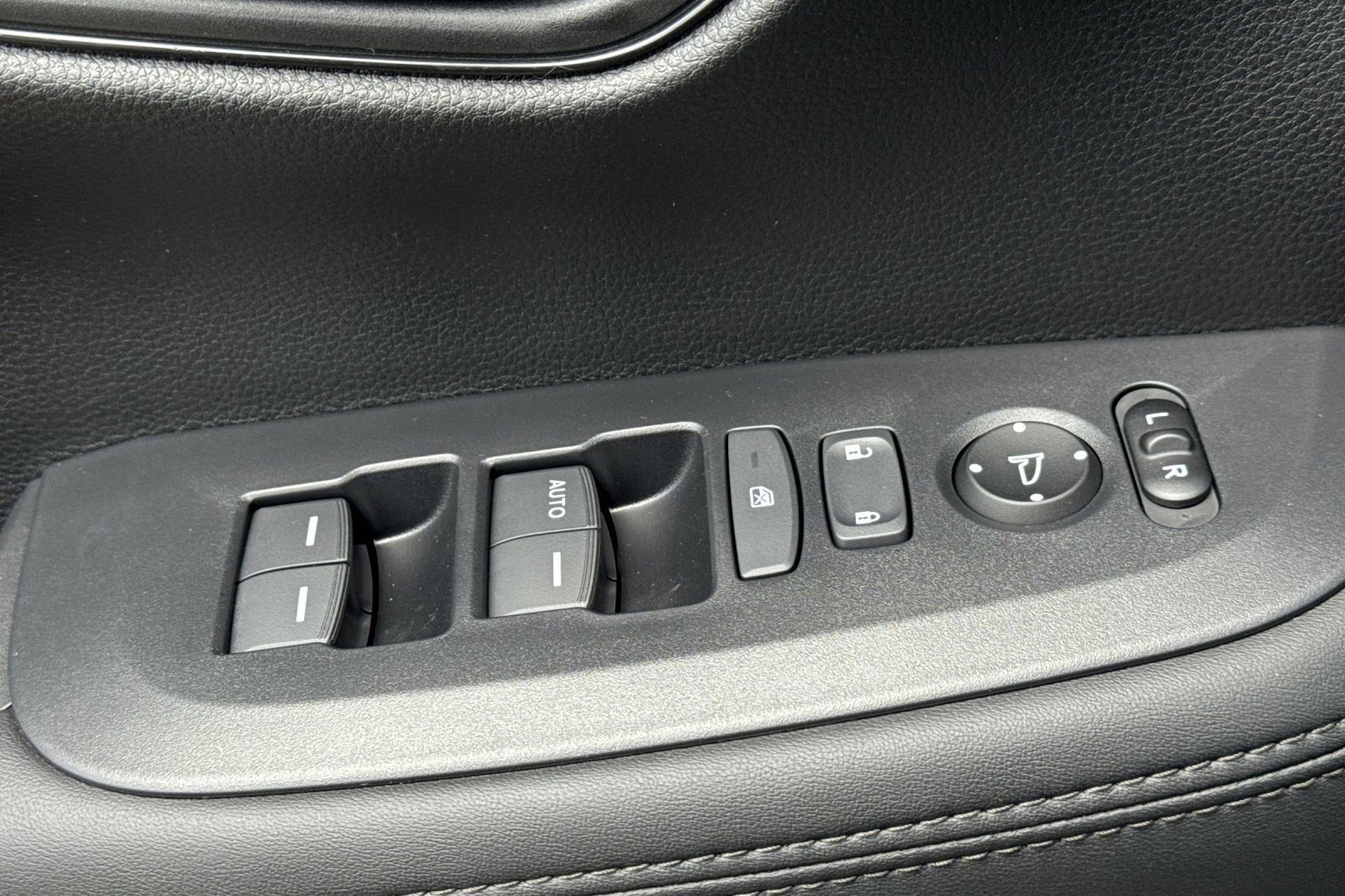 Certified 2025 Honda HR-V LX image 13