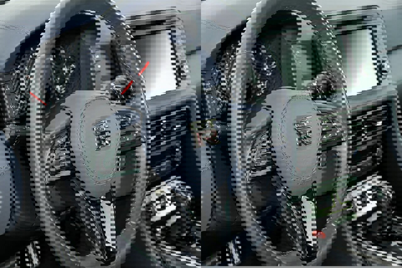 Used 2020 Nissan GT-R Premium image 25