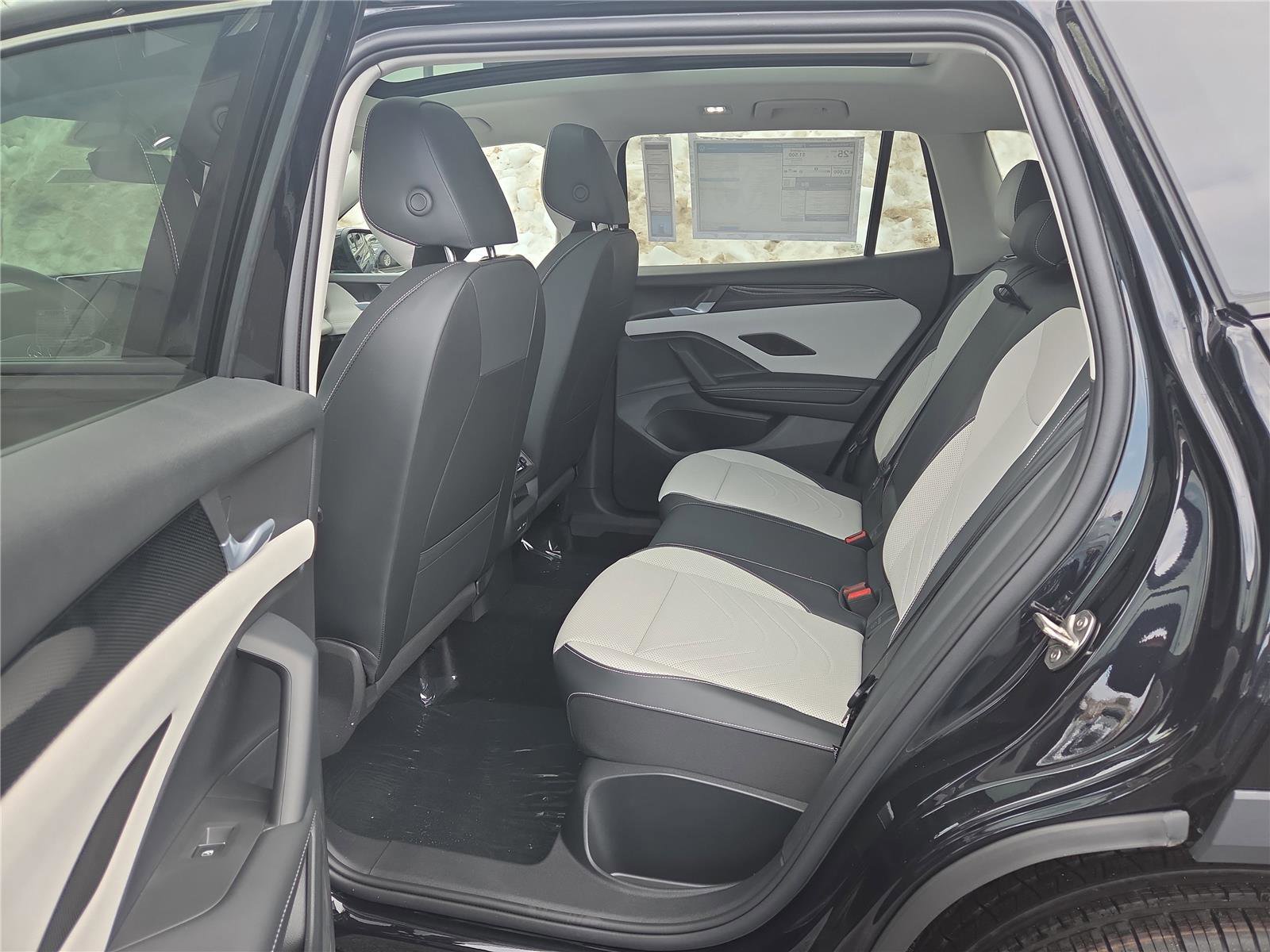 New 2026 Volkswagen Tiguan SE image 25