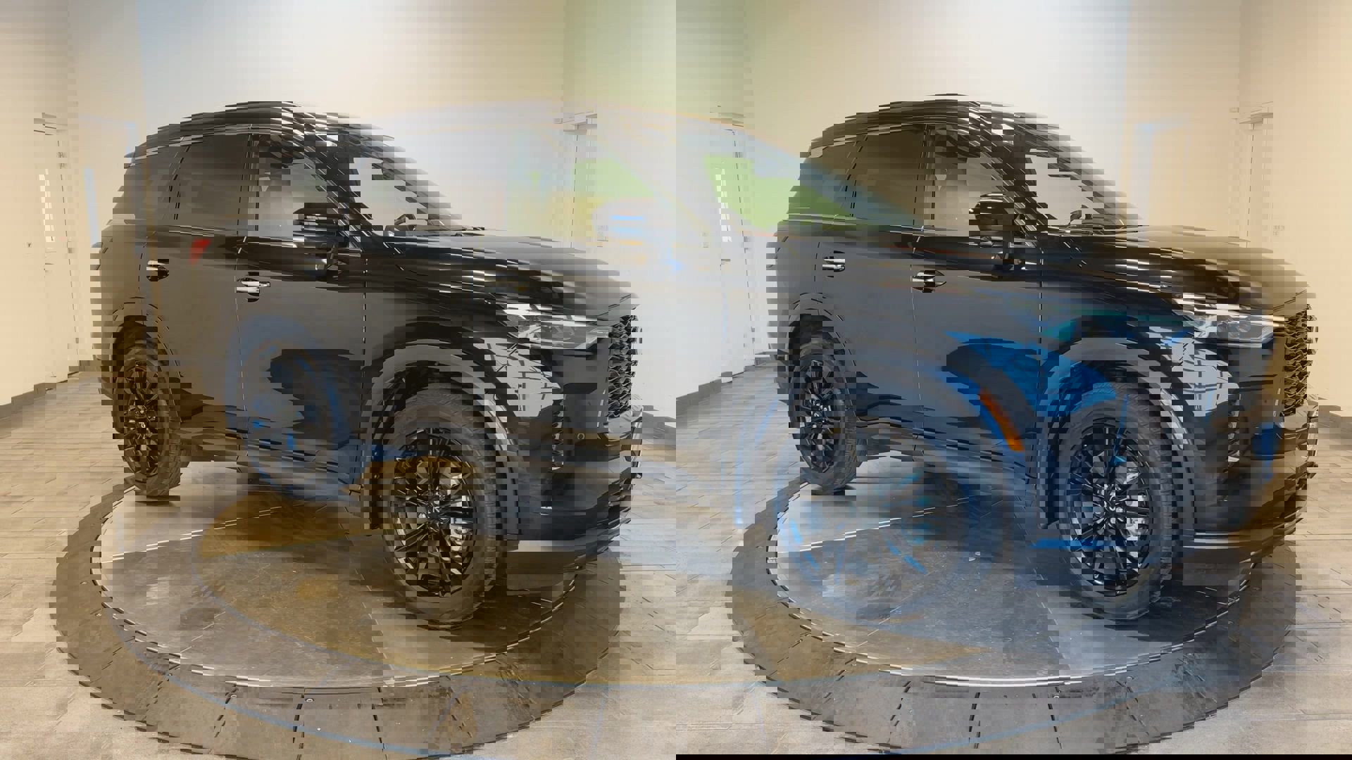 Certified 2025 INFINITI QX60 Luxe w/ Black Edition image 2