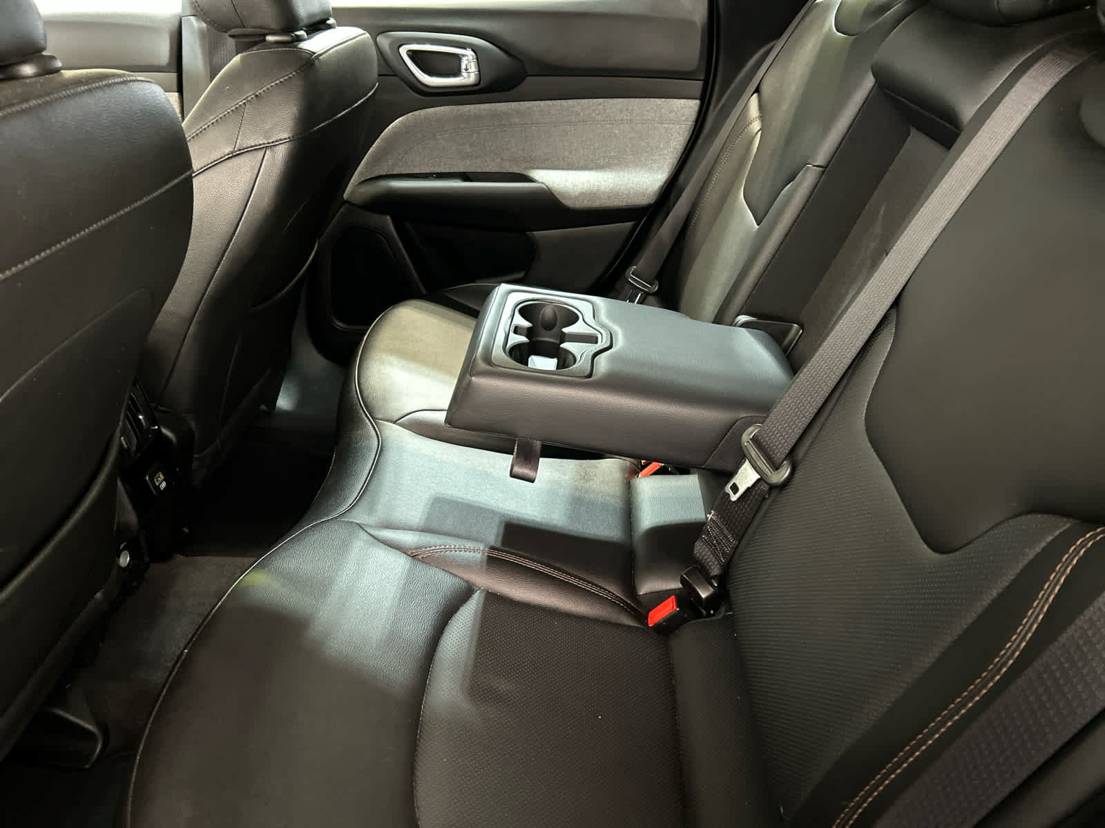 Used 2023 Jeep Compass Latitude w/ Sun and Sound Group AWD/4WD image 10