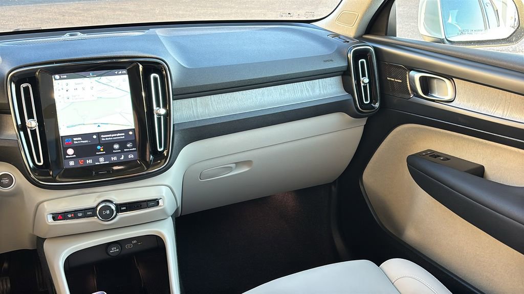 Certified 2024 Volvo XC40 B5 Ultimate w/ Climate Package image 8