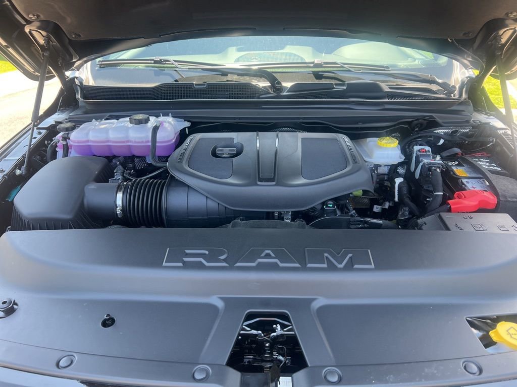 New 2026 RAM 1500 4x4 Crew Cab image 6