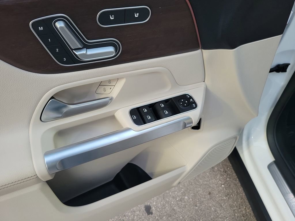 Used 2021 Mercedes-Benz GLB 250 image 17