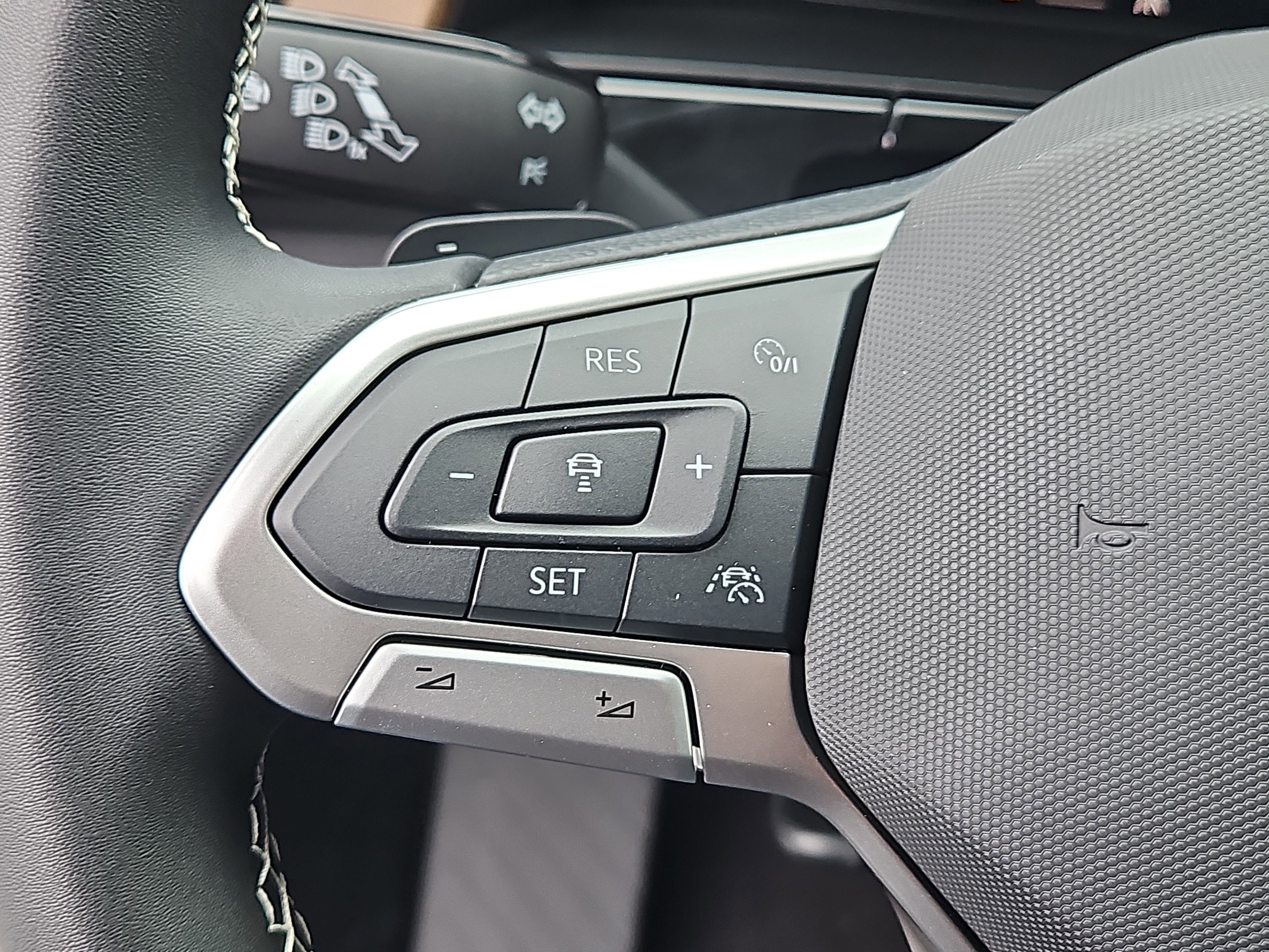 New 2026 Volkswagen Atlas SE image 14