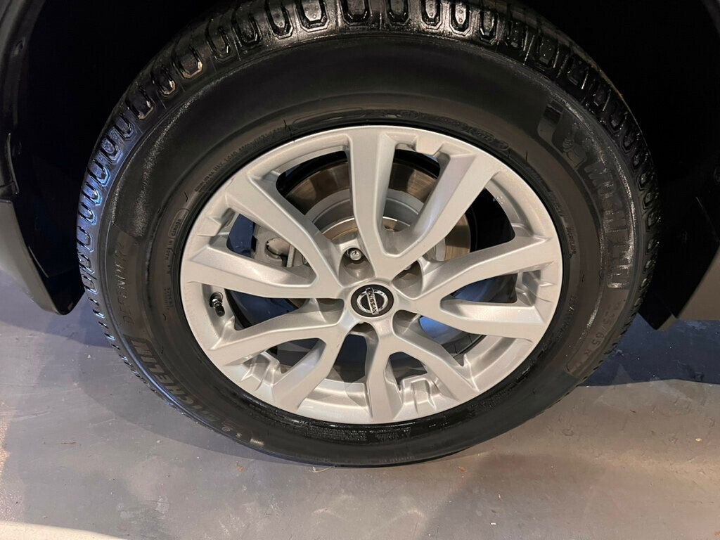 Used 2020 Nissan Rogue S w/ Special Edition Package image 12