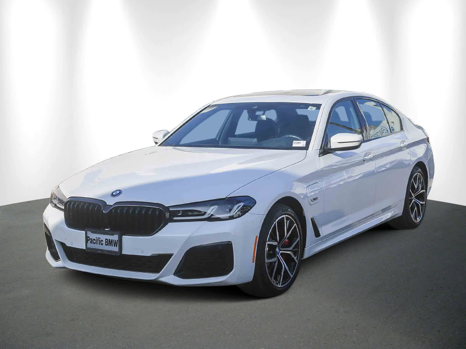 Certified 2023 BMW 530e w/ M Sport Package image 3