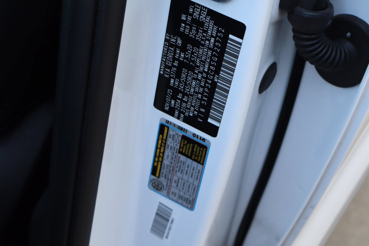Used 2025 Kia Telluride EX w/ EX Captain's Chair Package FWD image 31