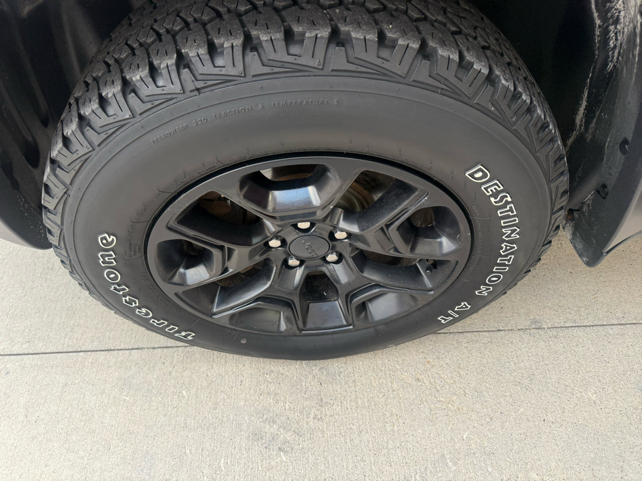 Used 2019 Jeep Cherokee Trailhawk image 10
