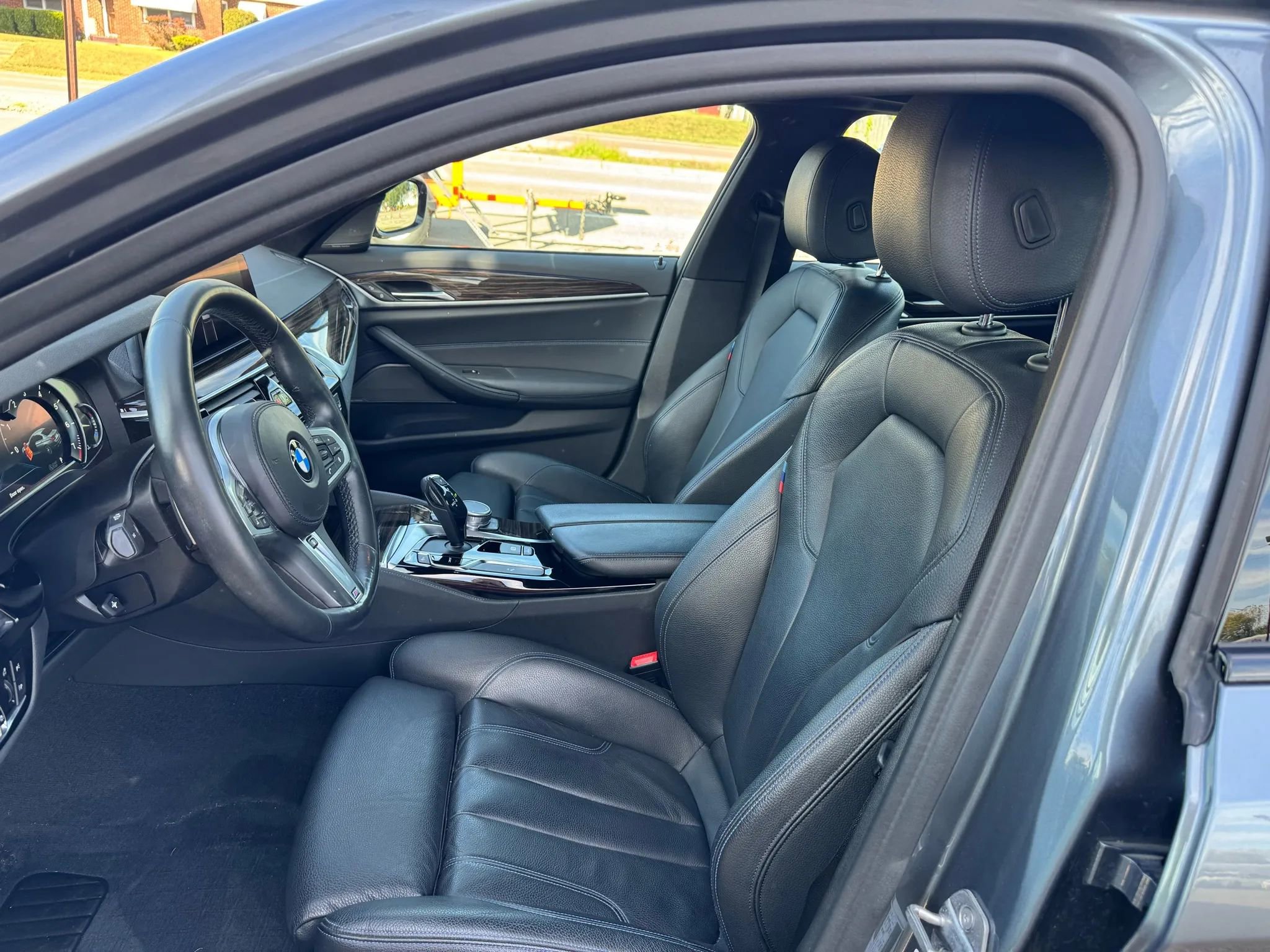 Used 2019 BMW 540i xDrive w/ M Sport Package image 14